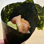 鮨 なんば - 赤貝ひもキュウ巻き　香りが強い赤貝のひもと香りよい海苔が溶ける瞬間が感動