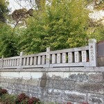 古桑庵 - 緑小通り側から見た熊野神社