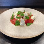 自家栽培フレッシュバジルのカプレーゼ