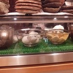 馳走屋河の - カウンター★白くて丸いのが蓮根まんじゅう