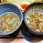 あいだや - 左、にんにく醤油　右、豚骨魚介