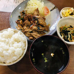 家庭料理居酒屋 よってって - ♪豚肉のスタミナ炒め定食 ¥700