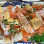 Supa Miraberu - カニとエビ入りのチラシ寿司です