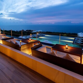 東シナ海一望の開放感あふれる空間で古宇利島ならではの味わいを