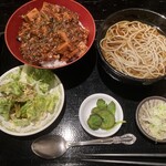 Soba Chou - 麻婆豆腐丼と温かい蕎麦。サラダもありがたい。