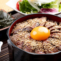 和牛まぶし膳(卵黄のせ、サラダ付き)