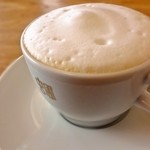 蜩 珈琲 - カプチーノ(エスプレッソマシーではない、ホイップのみ)　500円