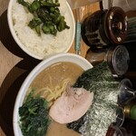 横浜家系ラーメン 満月家 - ﾋﾞｼﾞｭｱﾙは若干。。ﾃﾞｽｶﾞ、麺とｽｰﾌﾟは強力ﾅﾉﾃﾞｽ♡