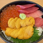 うに むらかみ - 相方の3色丼（ウニ・イクラ・マグロ）