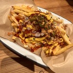 CRAFTROCK BREWPUB&LIVE - ローテッドフライ①  punk rock
                        プルドポークにBBQソースにマスタードをぶちまけて、その上チーズにポテトだなんて合わないわけない！ジャンクな組み合わせでビールがススみまくります