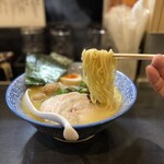 濃厚鶏そば 晴壱 - 麺