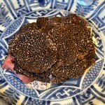 やまぐち - ヨコワマグロ　赤身　中とろ　トリュフソース　黒トリュフ
