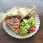 cafe しずく - 本日のキッシュとパン