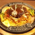 トマト＆オニオン - 「ハンバーグナポリタン」985円