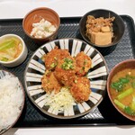 Donabe Dakigohan Okometo Okazu - 唐揚げ定食