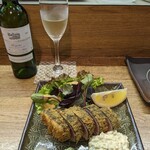 磯 - マグロのレアカツ、たっぷりのタルタルソースで