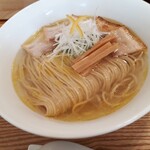 かちか - なんとも美しい塩味ラーメン