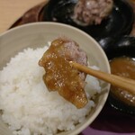 ハンバーグ専門店 松屋精肉店 - おろしポン酢を乗せて