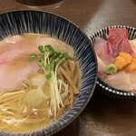 Gyokai To Chuukasoba Totoyamichi - 中華そば(煮干し醤油)＋ミニ海鮮丼セット