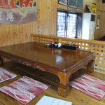 Katsugyo Donya Kaihou - 板張りの座敷席。