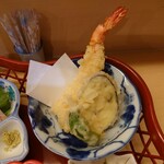 Sansuke - ◯天ぷら
                      カラッと揚げられていてサクッと音のする
                      少し米粉が混ぜてあるかの様なサクサク感が衣にある♪
                      
                      塩で味付けされていると提供時に話されていた
