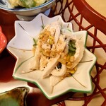 さんすけ - ◯棒々鶏
すり胡麻とごま油と爽やかさのある味わいで
生姜が載せられていた

生姜で味わいが締まりさっぱりと
鶏肉が美味しく食べられる