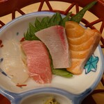 さんすけ - 鮃、鮪、カンパチ、サーモンで
鮮度感が多少劣る感じな味わい

刺身の内容を尋ねるまで
ヒラメをタイと間違えていた（笑）