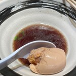 らーめん しおじ - 煮玉子の形が崩れてました。。