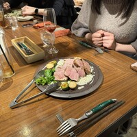 MAKIBI - スペイン産ガリシア栗豚の塾生方ロース薪焼き