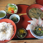 活魚問屋 海寶 - 鯛めし(日向めし)  950円      ＋350円で茶碗蒸し、小鉢、サラダ付