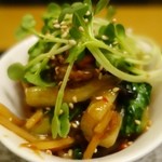 中華酒膳 幸龍 - （2013/12月）この日のお通しは、セロリと豚肉のあんかけ炒め