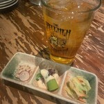 KUSUDAMA - お通しと緑茶ハイ
