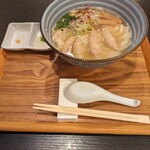 豚骨清湯・自家製麺 かつら - 雲呑麺∶1000円