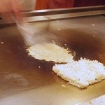 Teppanyaki Kaika - ジャコ山椒炒飯調理中