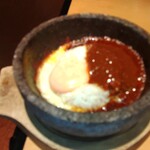 Yakiniku Kingu - ピンボケです　とろ～りチーズの石焼キーマカレー