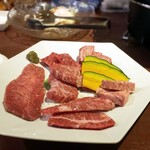 七輪炭火焼肉ダイニング ミート食楽部 - 特選５種盛り