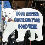 Ocean good table - 白クマの看板が目印