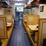 松阪屋 本館 - 左の建物に入ります