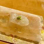 一心鮨 光洋 - 九絵のお造りを塩板にのせて