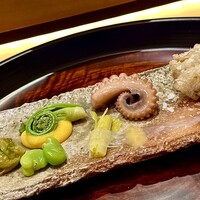 一心鮨 光洋 - ❶春の前菜（タラの芽、コゴミ、芽キャベツ、そら豆、のれそれ、脱水蛤）