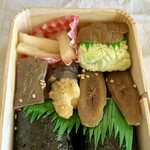 むすび むさし - 山菜むすび
割干大根ゆず風味/奈良漬/枝豆ふわふわ豆腐
ごぼう煮/山芋磯辺揚/こんにゃく煮