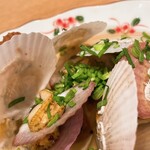 すが井 - お通し･片方の貝殻を外し身の下に差し込んで食べるんだよ！って友人に教えられた(笑)