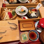 すが井 - 箱メシ開ける前、穴子の絵も素敵✨