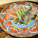 北海道炉端焼き 篝 - 本鮪中トロのづけと鮃の昆布締め　づけは最高の美味さで驚いた。本当の主役は水蛸だったが蛸はご遠慮した。