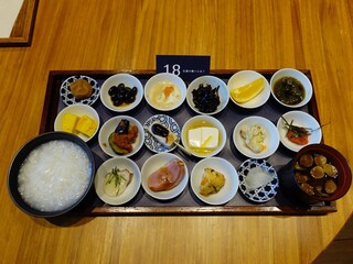 Tsukiji Honganji Kafe Tsumugi - 18品の朝ごはん