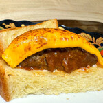 北海道炉端焼き 篝 - 白老牛のバーガーにはワインかな