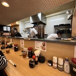 とんかつ檍 - カウンターに座りました