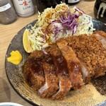 Tonkatsu Aoki - 半分くらいは自家製とんかつソースで食べました