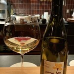 Merachi - Alice et Olivier de Moor
      Le Vendangeur Masqué Chablis 2020
      フランス シャブリ産の白ワイン
      このワインは凄く美味しい奴です♪