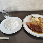 Kicchin Kashiwaya - ライスと味噌汁がセットね